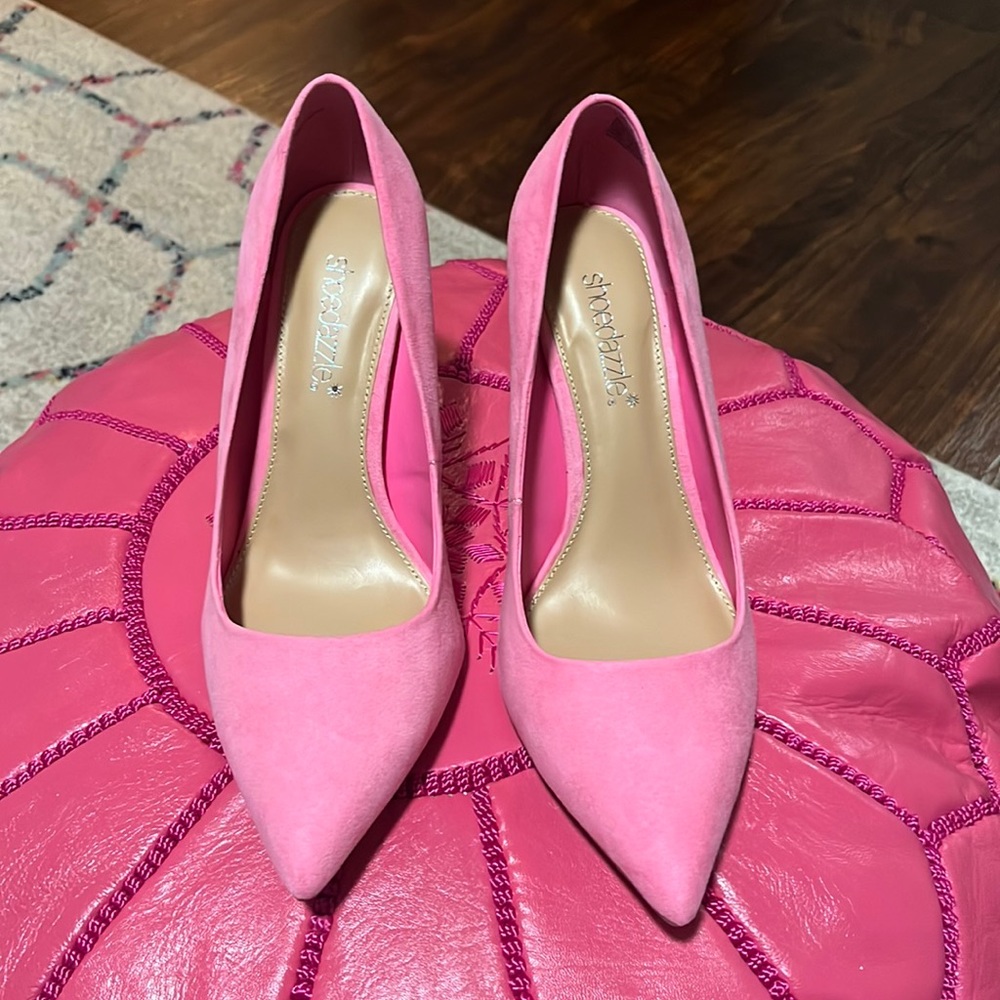 Pink Pumps sz 8 wide, new never worn